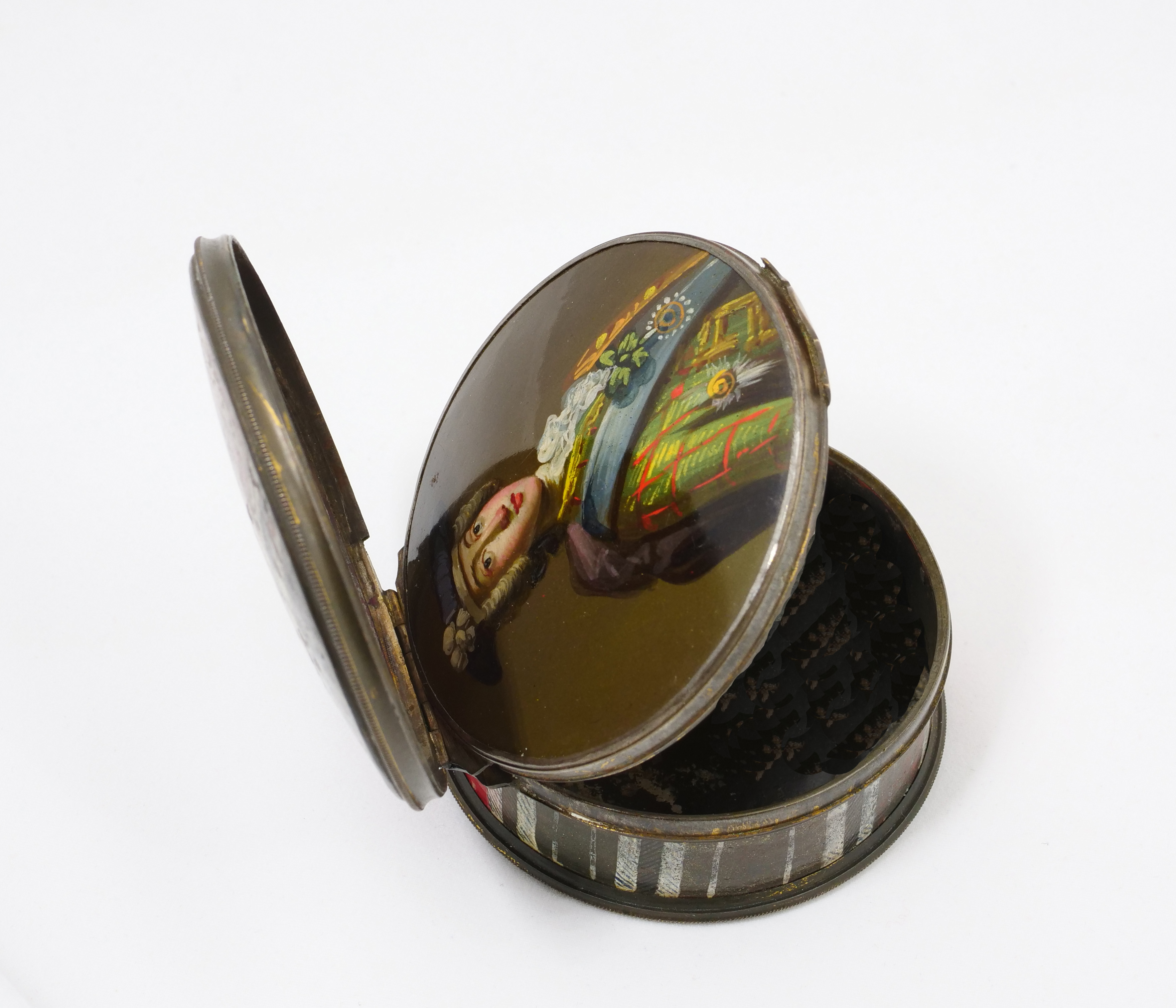 4271 Snuff box (Alex Gillespie) 3.jpg